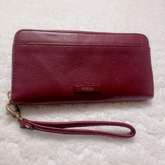 Fossil Burgundy Leather Wallet/Wristlet - Picture 1 of 5